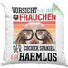 Cocker Spaniel Besitzerin Frauchen Kissen mit Füllung 40x40 Geschenk Lustiger Spruch Geschenkidee Vorsicht Vor Dem Frauchen (Grau) Grün Trendation