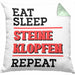 Steinmetz Kissen mit Füllung 40x40 Geschenk Spruch Geschenkidee Eat Sleep Steine Klopfen Repeat (Grau) Grün Trendation