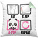 Eat Sleep K-Pop Kissen mit Füllung 40x40 Geschenk Koreanische Musik Kpop Geschenkidee Spruch (Grau) Grün Trendation