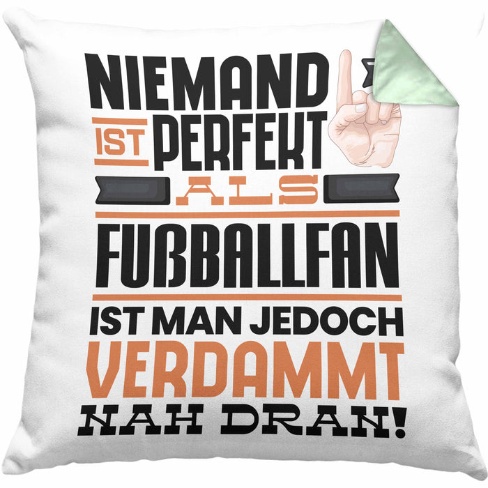 Fußballfan Geschenk Kissen mit Füllung 40x40 Lustige Geschenkidee für Fußballfan Geburtstag Niemand Ist Perfekt Aber Als Fußballfan Ist Man Nah Dran (Grau) Grün Trendation