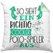 So Sieht Ein Richtig Cooler Polo-Spieler Aus Geschenk Kissen mit Füllung 40x40 Lustiger Spruch Geschenkidee (Grau) Grün Trendation
