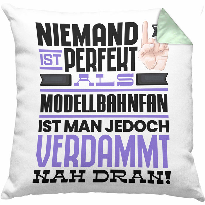 Modellbahnfan Geschenk Kissen mit Füllung 40x40 Lustige Geschenkidee für Modellbahnfan Geburtstag Niemand Ist Perfekt Aber Als Modellbahnfan Ist Man Nah Dran (Grau) Grün Trendation