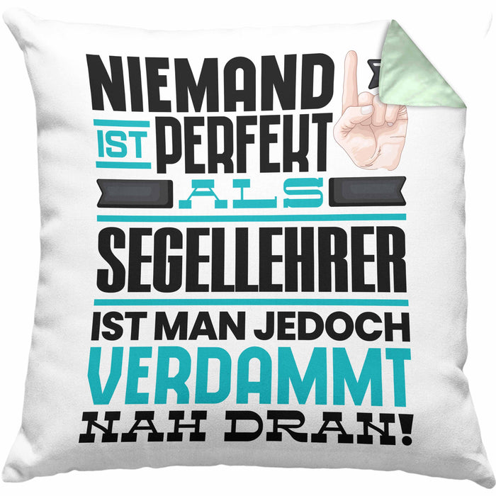 Segellehrer Geschenk Kissen mit Füllung 40x40 Lustige Geschenkidee für Segellehrer Geburtstag Niemand Ist Perfekt Aber Als Segellehrer Ist Man Nah Dran (Grau) Grün Trendation