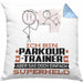 Parkour-Trainer Geschenk Kissen mit Füllung 40x40 Ich Bin Parkour-Trainer Aber Sag Doch Einfach Superheld Lustige Geschenkdiee für Parkour-Trainer (Grau) Blau Trendation