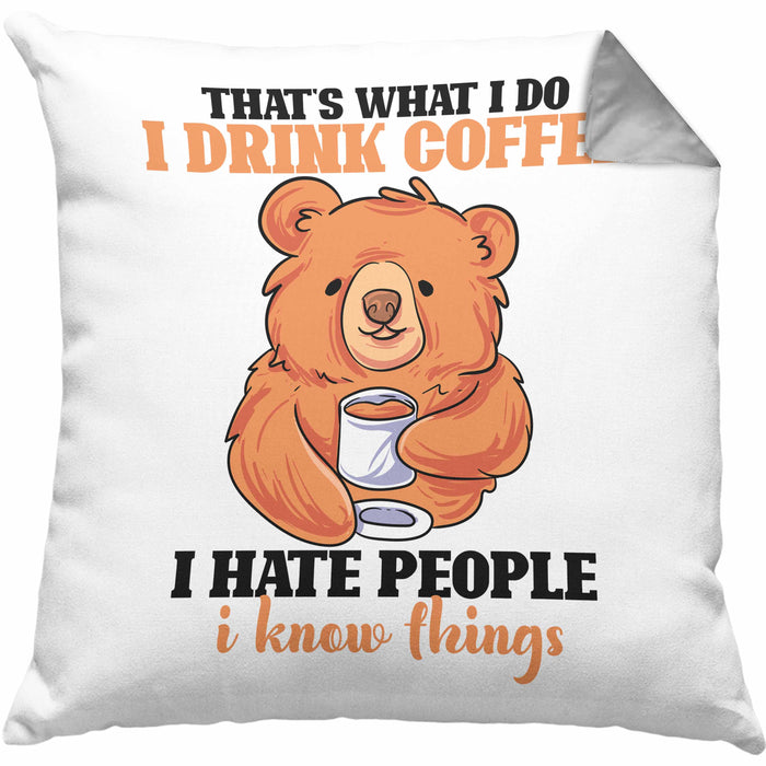 Bär Kaffe Kissen mit Füllung 40x40 Geschenk Lustiger Spruch I Hate People And I Know Things Geschenkidee Geburtstag (Grau) Grau Trendation