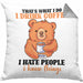 Bär Kaffe Kissen mit Füllung 40x40 Geschenk Lustiger Spruch I Hate People And I Know Things Geschenkidee Geburtstag (Grau) Grau Trendation