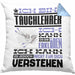 Tauchlehrer Geschenk Kaffee-Kissen mit Füllung 40x40 Geschenkidee für Tauchlehrer Ich Bin Tauchlehrer Ich Kann Es Dir Erklären Jedoch Nicht Für Dich Verstehen Spruch Lustig (Grau) Blau Trendation
