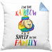 Lustige LGBTQ-Kissen mit Füllung 40x40 mit dem Spruch "I'm The Rainbow Sheep In The Family" Schwule Lesben (Grau) Blau Trendation