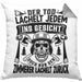 Zimmerer Geschenk Kissen mit Füllung 40x40 Der Tod Lächelt Jedem Ins Gesicht Doch Nur Der Zimmerer Läächelt Zurück (Grau) Grau Trendation