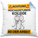 Kollege Kissen mit Füllung 40x40 Geschenk Lustiger Spruch Geschenkidee für Kollege Achtung Hochleistungs Kollege Bei Der Arbeit (Grau) Blau Trendation