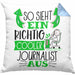 Journalist Kissen mit Füllung 40x40 Geschenk So Sieht Ein RIchtig Cooler Journalist Aus Geschenkidee Lustiger Spruch Geburtstag (Grau) Blau Trendation