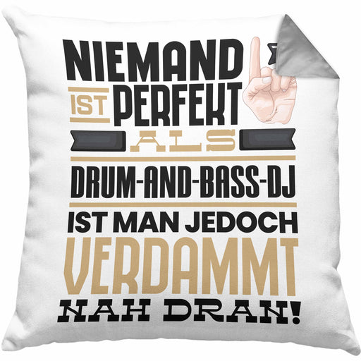 Drum-and-Bass-DJ Geschenk Kissen mit Füllung 40x40 Lustige Geschenkidee für Drum-and-Bass-DJ Geburtstag Niemand Ist Perfekt Aber Als Drum-and-Bass-DJ Ist Man Nah Dran (Grau) Grau Trendation