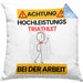 Triathlet Kissen mit Füllung 40x40 Geschenk Lustiger Spruch Geschenkidee für Triathlet Achtung Hochleistungs Triathlet Bei Der Arbeit (Grau) Blau Trendation