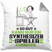 Synthesizer-Spieler Geschenk Kissen mit Füllung 40x40 So Gut Kann Nur Ein Synthesizer-Spieler Aussehen Geschenkidee (Grau) Grau Trendation