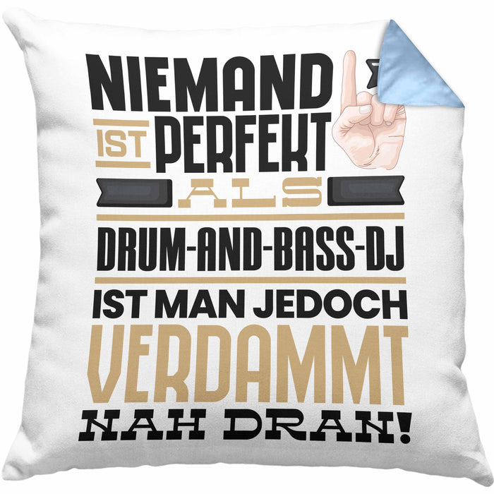 Drum-and-Bass-DJ Geschenk Kissen mit Füllung 40x40 Lustige Geschenkidee für Drum-and-Bass-DJ Geburtstag Niemand Ist Perfekt Aber Als Drum-and-Bass-DJ Ist Man Nah Dran (Grau) Blau Trendation