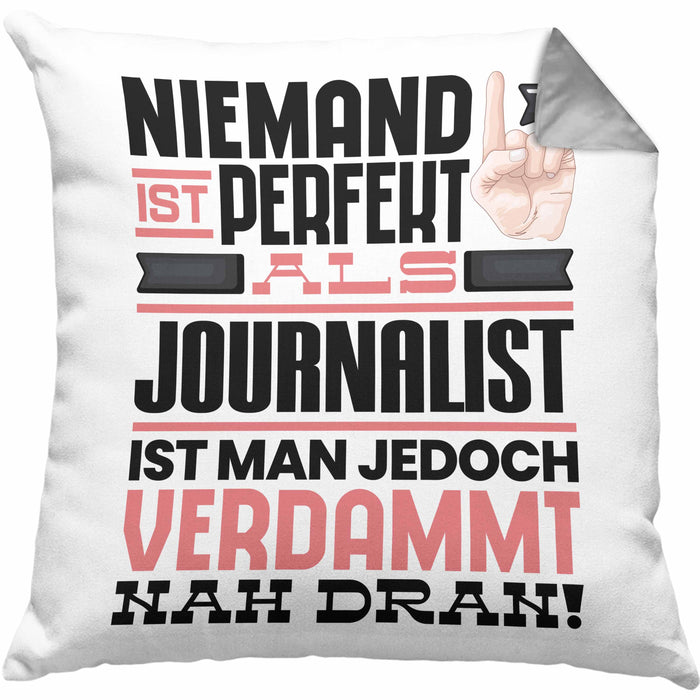 Journalist Geschenk Kissen mit Füllung 40x40 Lustige Geschenkidee für Journalist Geburtstag Niemand Ist Perfekt Aber Als Journalist Ist Man Nah Dran (Grau) Grau Trendation
