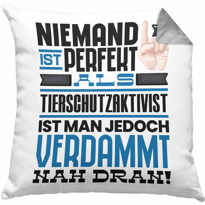 Tierschutzaktivist Geschenk Kissen mit Füllung 40x40 Lustige Geschenkidee für Tierschutzaktivist Geburtstag Niemand Ist Perfekt Aber Als Tierschutzaktivist Ist Man Nah Dran (Grau) Grau Trendation