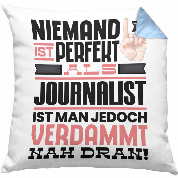 Journalist Geschenk Kissen mit Füllung 40x40 Lustige Geschenkidee für Journalist Geburtstag Niemand Ist Perfekt Aber Als Journalist Ist Man Nah Dran (Grau) Blau Trendation