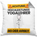 Yogalehrer Kissen mit Füllung 40x40 Geschenk Lustiger Spruch Geschenkidee für Yogalehrer Achtung Hochleistungs Yogalehrer Bei Der Arbeit (Grau) Grau Trendation