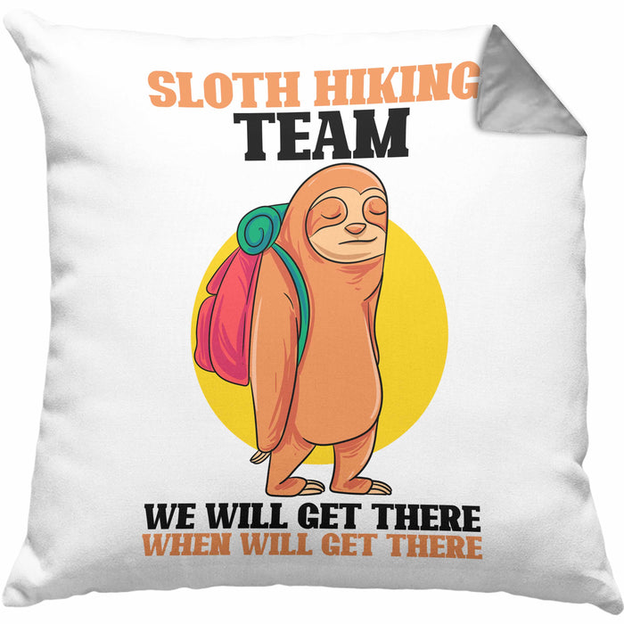 Sloth Hiking Team Kissen mit Füllung 40x40 Geschenk Lustiger Spruch Wander Berge We Will Get There When We Get There Geschenkidee Geburtstag (Grau) Grau Trendation