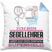 Segellehrer Geschenk Kissen mit Füllung 40x40 Ich Bin Segellehrer Aber Sag Doch Einfach Superheld Lustige Geschenkdiee für Segellehrer (Grau) Blau Trendation