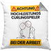 Curlingspieler Kissen mit Füllung 40x40 Geschenk Lustiger Spruch Geschenkidee für Curlingspieler Achtung Hochleistungs Curlingspieler Bei Der Arbeit (Grau) Grau Trendation
