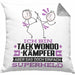 Taekwondo-Kämpfer Geschenk Kissen mit Füllung 40x40 Ich Bin Taekwondo-Kämpfer Aber Sag Doch Einfach Superheld Lustige Geschenkdiee für Taekwondo-Kämpfer (Grau) Grau Trendation