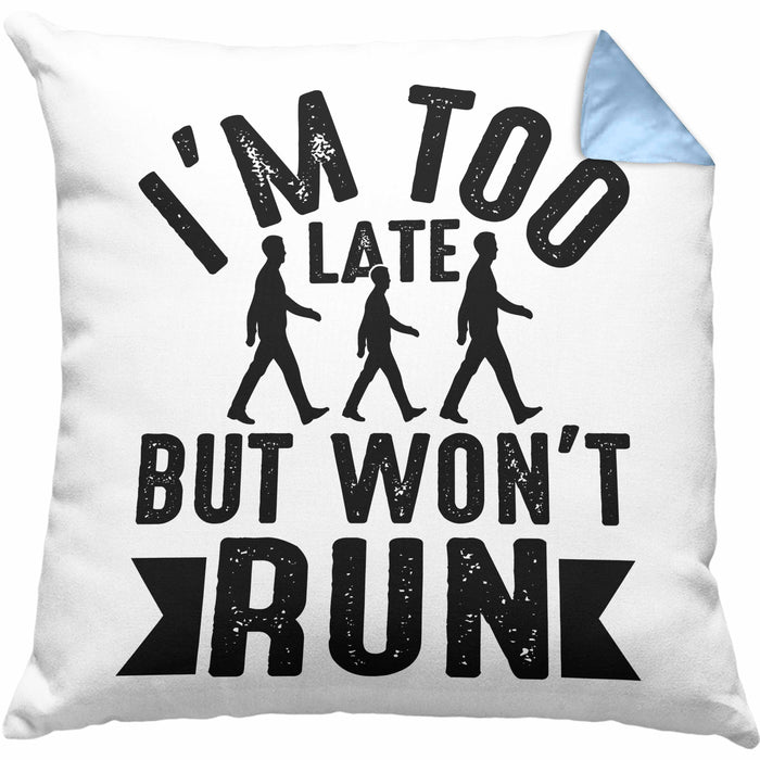 I'm Too Late But Wont Run Kissen mit Füllung 40x40 Geschenk Lustiger Spruch Zuspätkommer Chillige Person (Grau) Blau Trendation