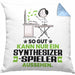 Synthesizer-Spieler Geschenk Kissen mit Füllung 40x40 So Gut Kann Nur Ein Synthesizer-Spieler Aussehen Geschenkidee (Grau) Blau Trendation