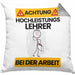 Lehrer Kissen mit Füllung 40x40 Geschenk Lustiger Spruch Geschenkidee für Lehrer Achtung Hochleistungs Lehrer Bei Der Arbeit (Grau) Grau Trendation