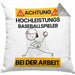 Baseballspieler Kissen mit Füllung 40x40 Geschenk Lustiger Spruch Geschenkidee für Baseballspieler Achtung Hochleistungs Baseballspieler Bei Der Arbeit (Grau) Grau Trendation