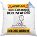 Bootsfahrer Kissen mit Füllung 40x40 Geschenk Lustiger Spruch Geschenkidee für Bootsfahrer Achtung Hochleistungs Bootsfahrer Bei Der Arbeit (Grau) Blau Trendation