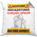 Curling-Spieler Kissen mit Füllung 40x40 Geschenk Lustiger Spruch Geschenkidee für Curling-Spieler Achtung Hochleistungs Curling-Spieler Bei Der Arbeit (Grau) Grau Trendation