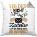 Postbote Paketzusteller Geschenk Kissen mit Füllung 40x40 Spruch Leg Dich Nicht Mit Dem Zusteller An Er Weiß Wo Du Wohnst Briefträger (Grau) Grau Trendation