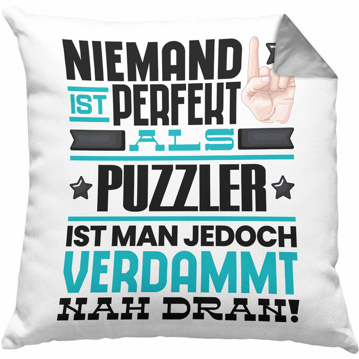 Puzzler Geschenk Kissen mit Füllung 40x40 Lustige Geschenkidee für Puzzler Geburtstag Niemand Ist Perfekt Aber Als Puzzler Ist Man Nah Dran (Grau) Grau Trendation
