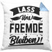 Humor Kissen mit Füllung 40x40 Geschenk mit Spruch Sarkasmus Lass Uns Fremde Bleiben Geschenkidee (Grau) Blau Trendation