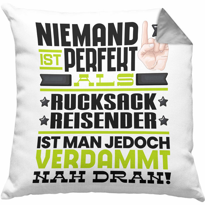 Rucksackreisender Geschenk Kissen mit Füllung 40x40 Lustige Geschenkidee für Rucksackreisender Geburtstag Niemand Ist Perfekt Aber Als Rucksackreisender Ist Man Nah Dran (Grau) Grau Trendation