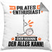 Pilates-Enthusiast Kissen mit Füllung 40x40 Geschenk für Pilates-Enthusiast Der Mann Der Alles Kann Geschenkidee zum Geburtstag (Grau) Grau Trendation