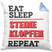 Steinmetz Kissen mit Füllung 40x40 Geschenk Spruch Geschenkidee Eat Sleep Steine Klopfen Repeat (Grau) Blau Trendation