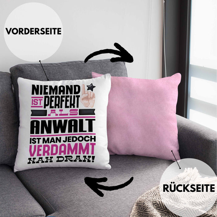 Anwalt Geschenk Kissen mit Füllung 40x40 Lustige Geschenkidee für Anwalt Geburtstag Niemand Ist Perfekt Aber Als Anwalt Ist Man Nah Dran (Grau) Rosa Trendation