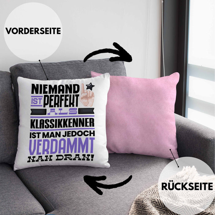 Klassikkenner Geschenk Kissen mit Füllung 40x40 Lustige Geschenkidee für Klassikkenner Geburtstag Niemand Ist Perfekt Aber Als Klassikkenner Ist Man Nah Dran (Grau) Rosa Trendation