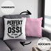Ossi Kissen mit Füllung 40x40 Geschenk Ostdeutschland Niemand Ist Perfekt Aber Als Ossi Ist Man Nah Dran (Grau) Rosa Trendation
