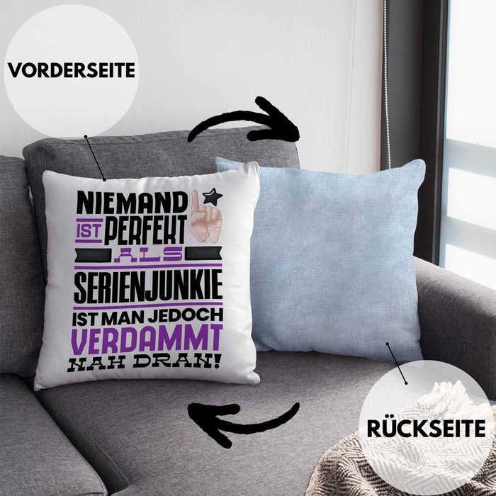 Serienjunkie Geschenk Kissen mit Füllung 40x40 Lustige Geschenkidee für Serienjunkie Geburtstag Niemand Ist Perfekt Aber Als Serienjunkie Ist Man Nah Dran (Grau) Blau Trendation