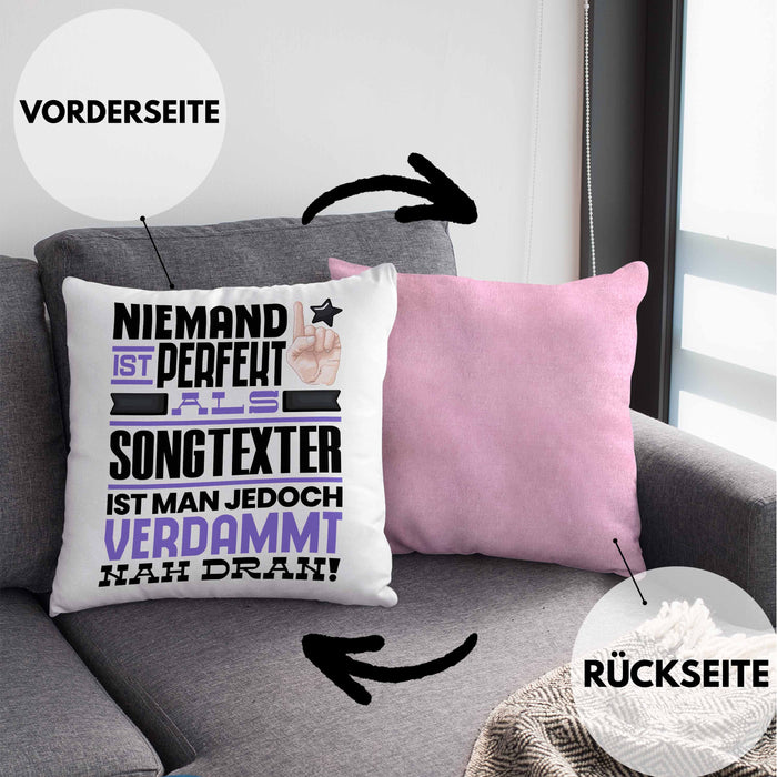 Songtexter Geschenk Kissen mit Füllung 40x40 Lustige Geschenkidee für Songtexter Geburtstag Niemand Ist Perfekt Aber Als Songtexter Ist Man Nah Dran (Grau) Rosa Trendation