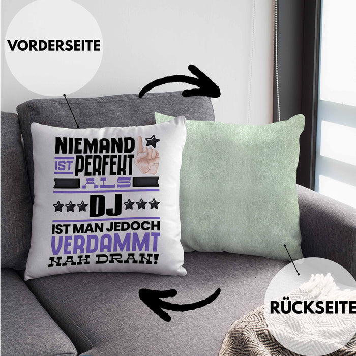 DJ Geschenk Kissen mit Füllung 40x40 Lustige Geschenkidee für DJ Geburtstag Niemand Ist Perfekt Aber Als DJ Ist Man Nah Dran (Grau) Grün Trendation