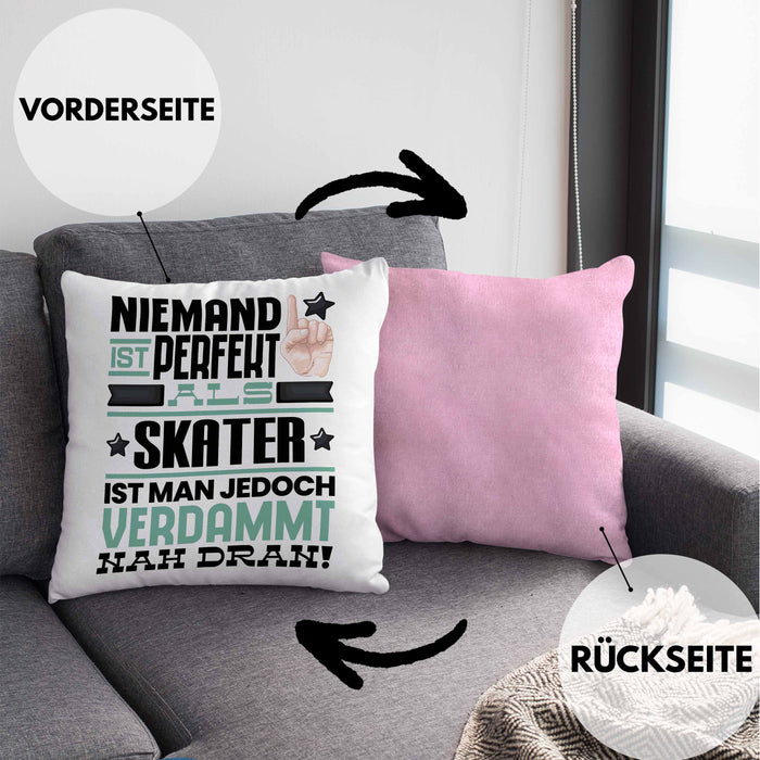 Skater Geschenk Kissen mit Füllung 40x40 Lustige Geschenkidee für Skater Geburtstag Niemand Ist Perfekt Aber Als Skater Ist Man Nah Dran (Grau) Rosa Trendation