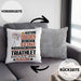 Triathlet Geschenk Kissen mit Füllung 40x40 Lustiger Spruch Erheben Sie Sich Der Triathlet Betritt den Raum (Grau) Grau Trendation