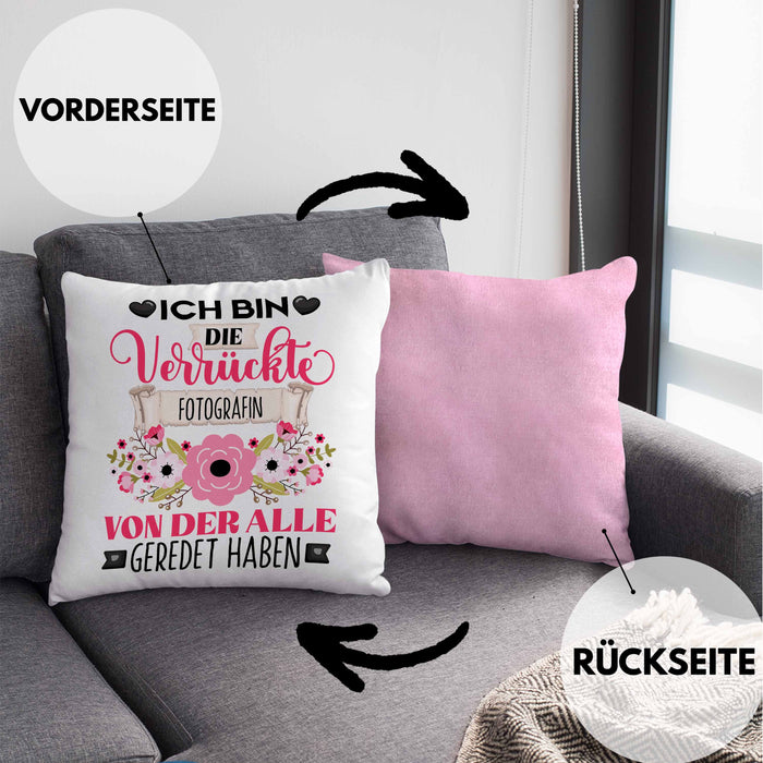 Photografin Kissen mit Füllung 40x40 Geschenk Lustiger Spruch Geschenkidee Ich Bin Die Verrückte Photografin Von Der Alle Geredet Haben (Grau) Rosa Trendation
