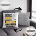 Fußballspieler Geschenk Lustiger Spruch für Fußballspieler Geschenkidee Bester Fußballspieler Der WeltKissen mit Füllung 40x40 (Grau) Grau Trendation