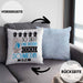 Schmiedin Geschenk Kissen mit Füllung 40x40 Geschenkidee für Schmiedin Geburtstag Weihnachten Spruch So Sieht Eine Richtig Coole Schmiedin Aus (Grau) Blau Trendation